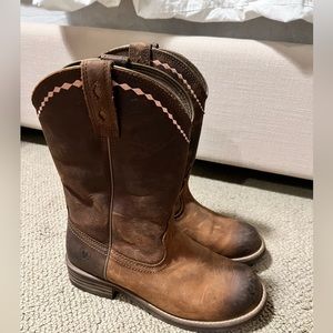 Ariat Unbridled Roper Western boots, size 8B women